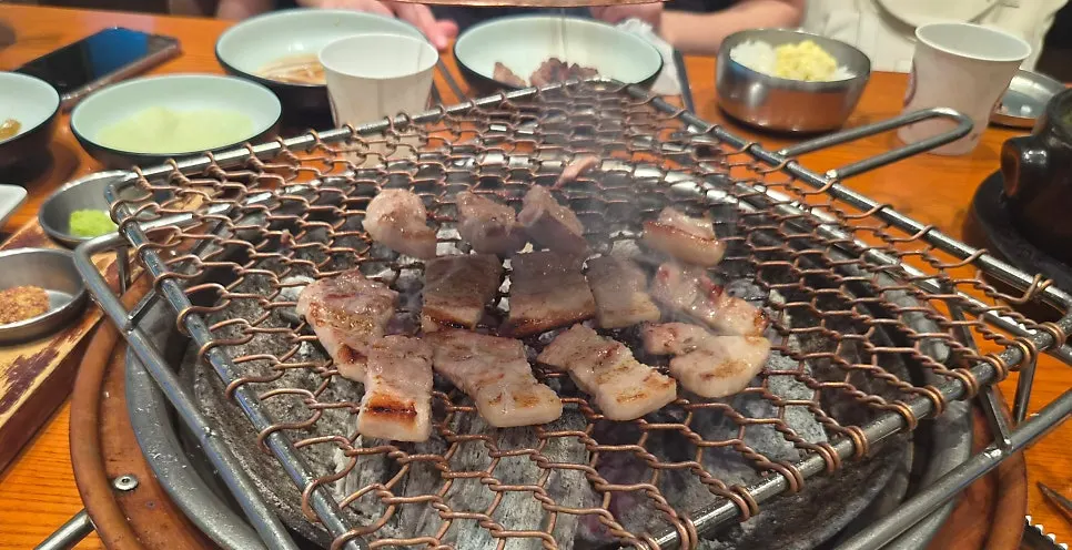 Grilled pork belly eaten with wasabi