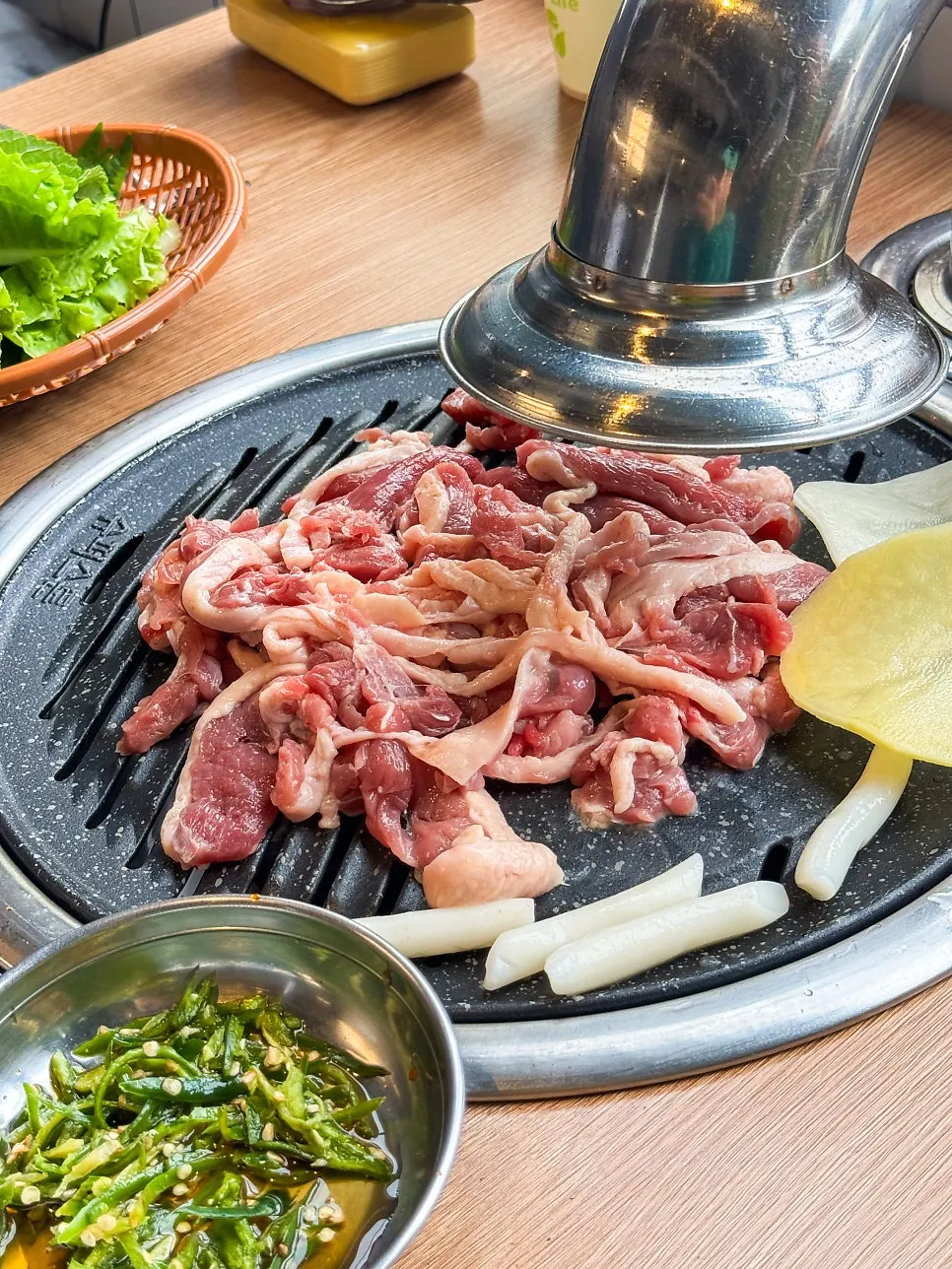 Table set with half raw duck, half marinated duck