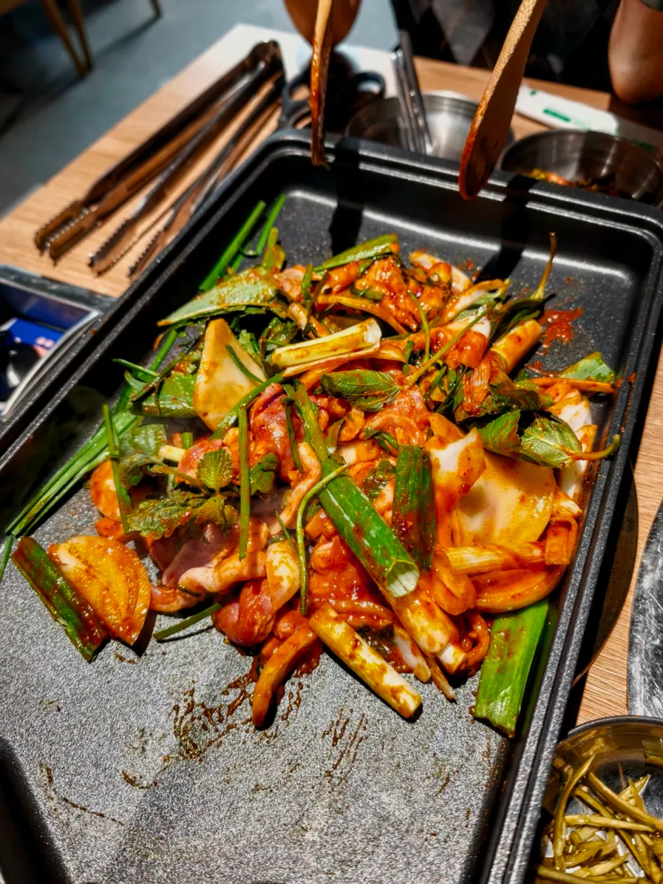 Marinated duck jumulleok tossed in sauce