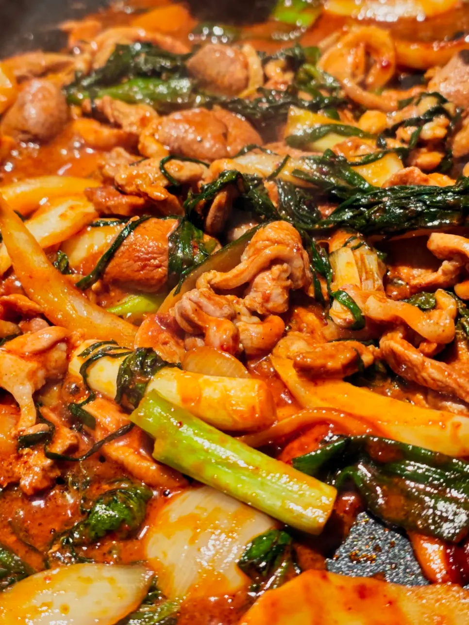 Marinated duck stir-frying with vegetables