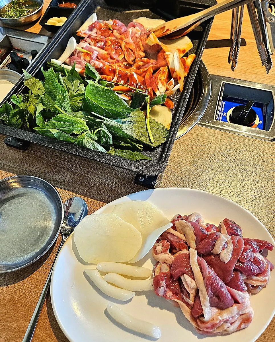 Half-and-half duck with raw duck and marinated duck