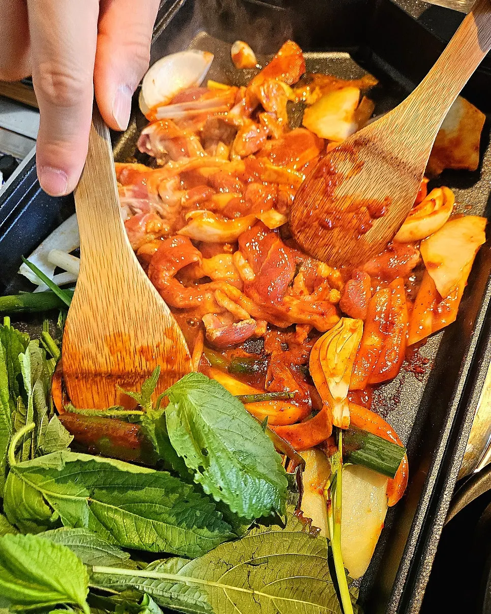 Marinated duck stir-frying on the hot plate