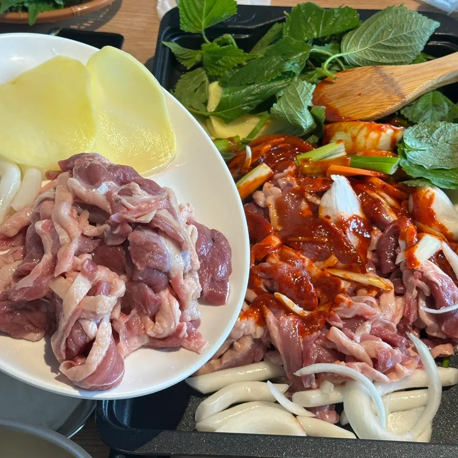 Generous duck spread sized for 3 to 4 people