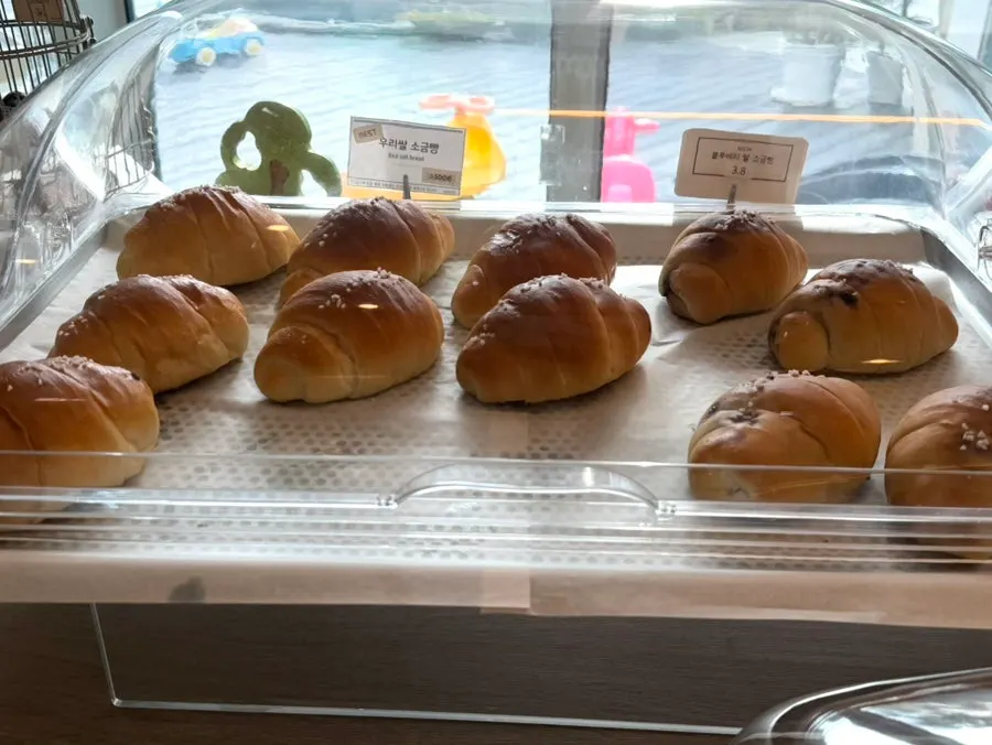 Close-up view of the bakery display shelf at Geurimseu Cafe