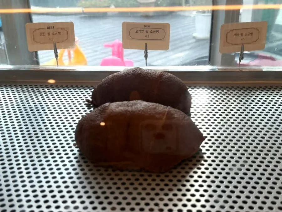 Dessert display at Geurimseu Cafe