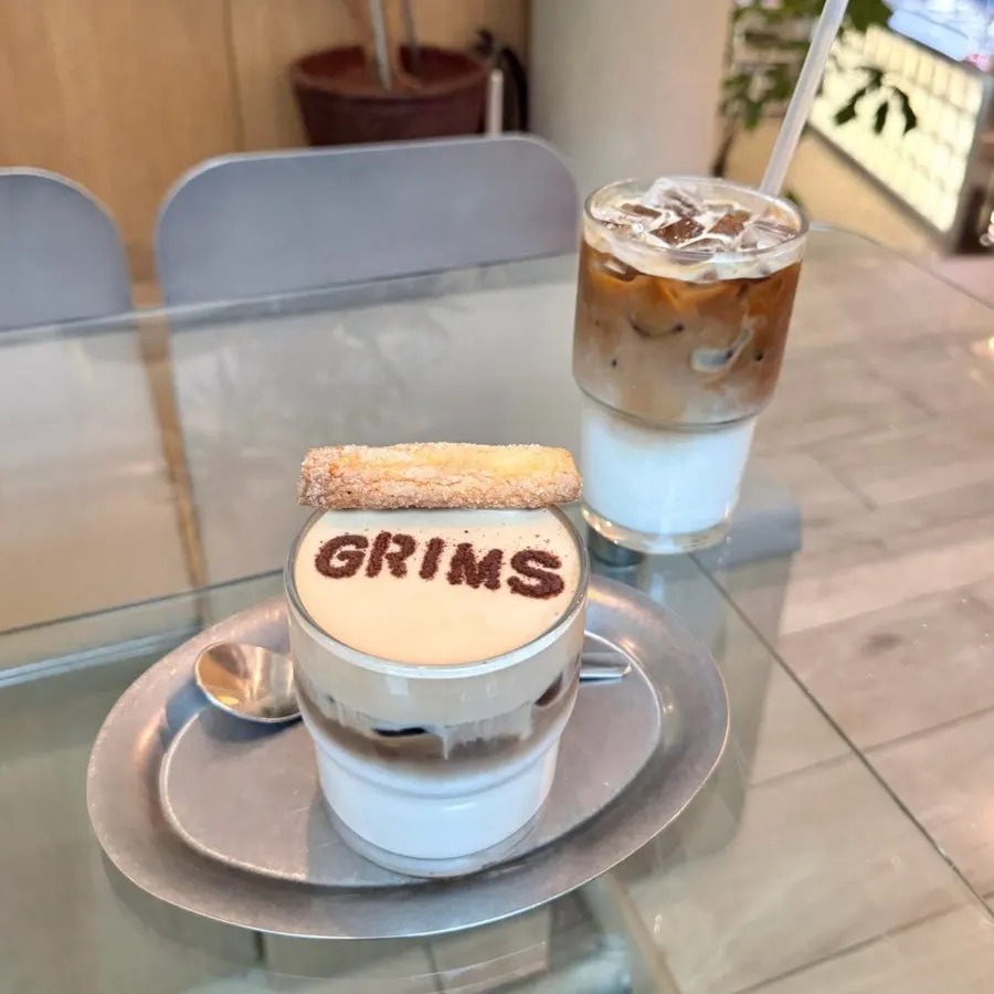 Geurimseu butter latte topped with a homemade biscuit