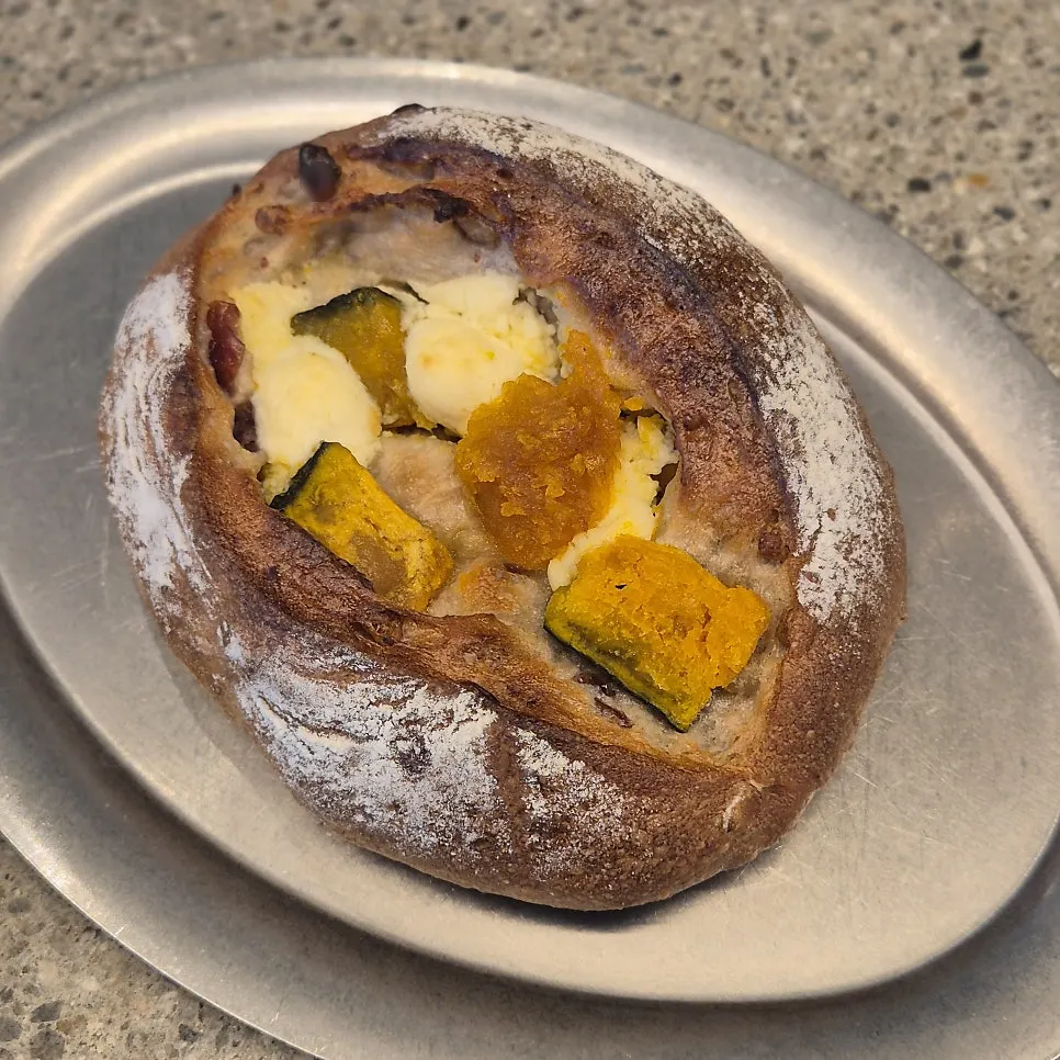 Sweet pumpkin campagne bread studded with pumpkin