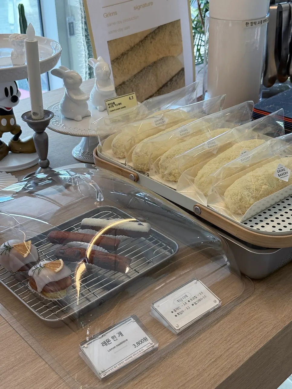 Castella-style cakes on display