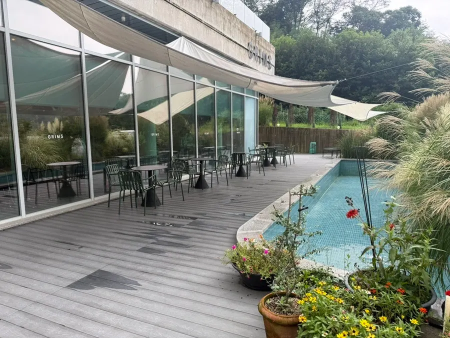 Outdoor terrace seating at Geurimseu Cafe