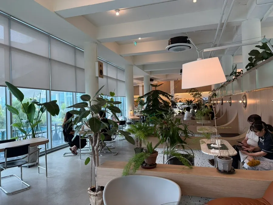 Spacious indoor seating at Geurimseu Cafe