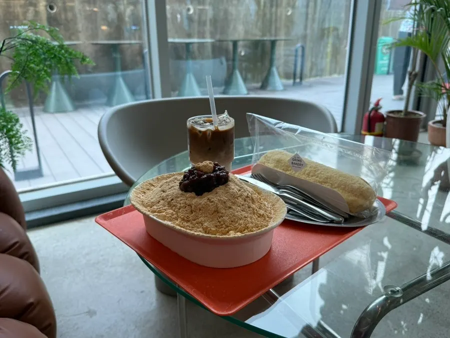 Brunch and drinks set out on the table