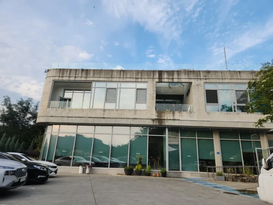 여행에서 돌아오는 길에 들른 천안 그림스 카페 풍경