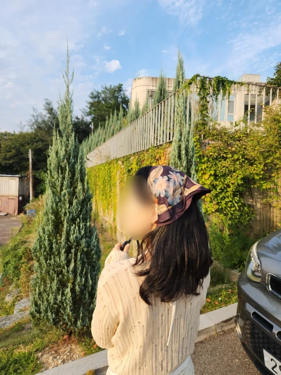 그림스 카페 건물과 주변 전경