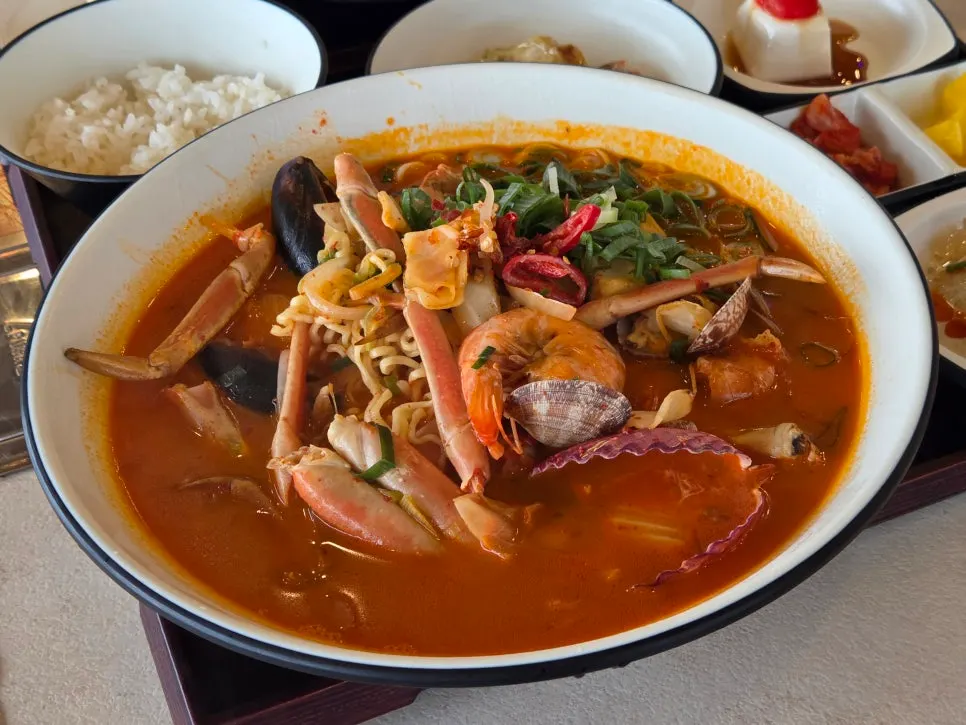 Mesa de Crab Yasijang al terminar la comida