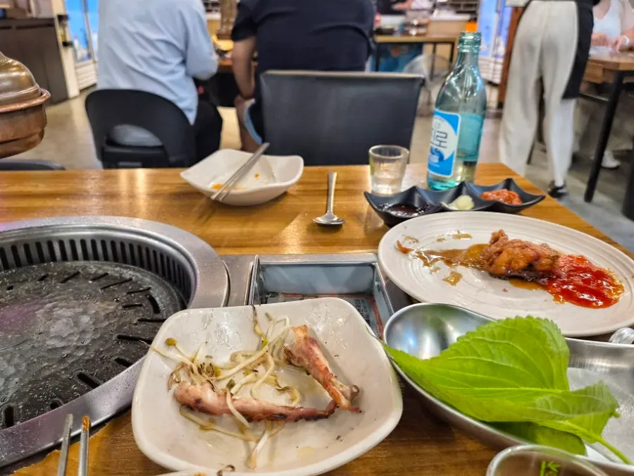 간장닭갈비로 마무리한 식사 테이블