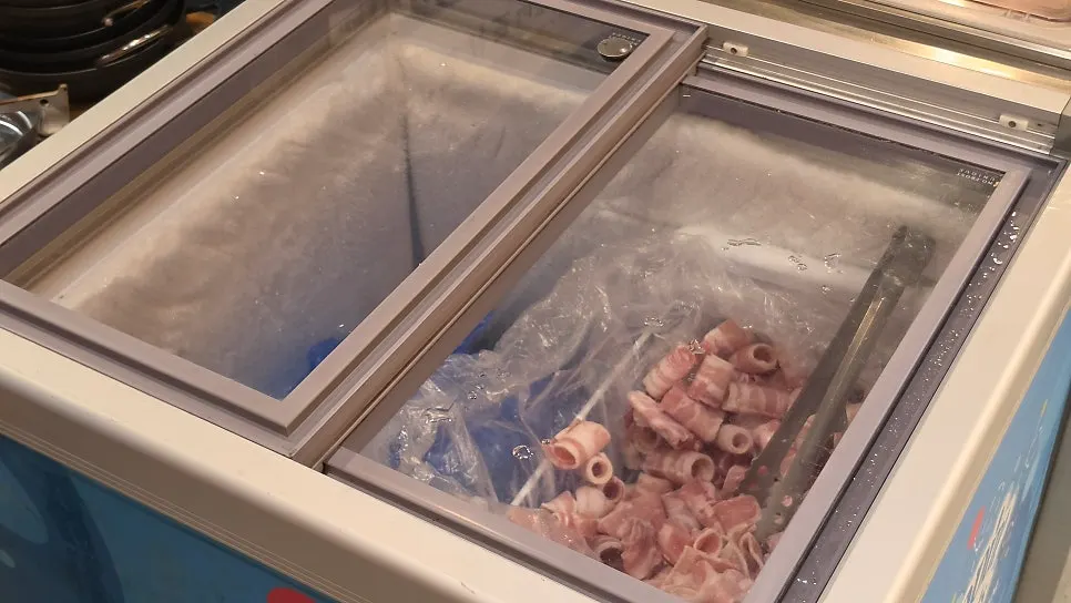 무한리필 고기 진열대