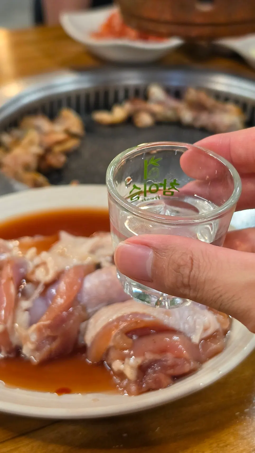 셀프바에서 가져온 치킨