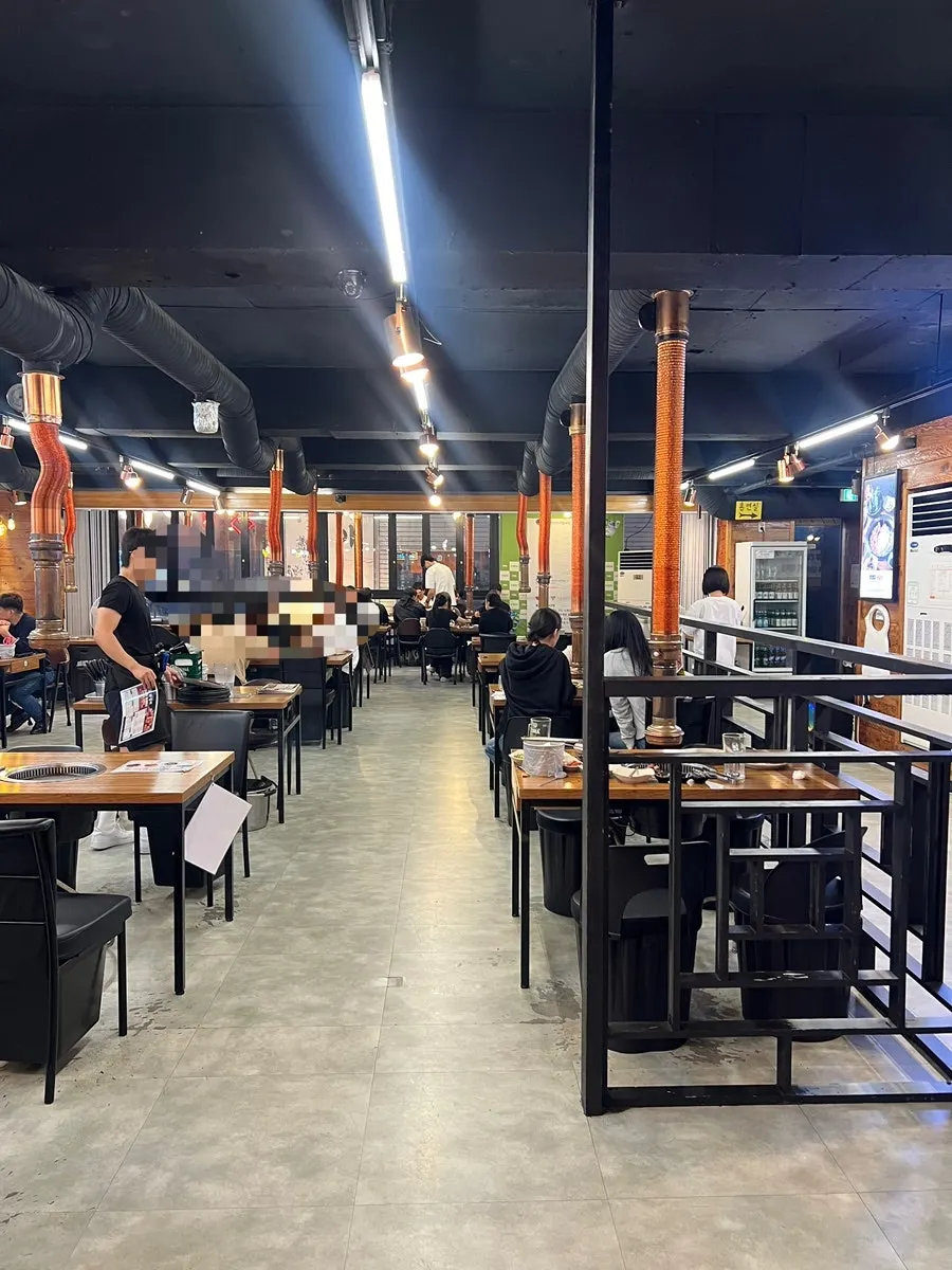 Full view of the seating area, good for team dinners
