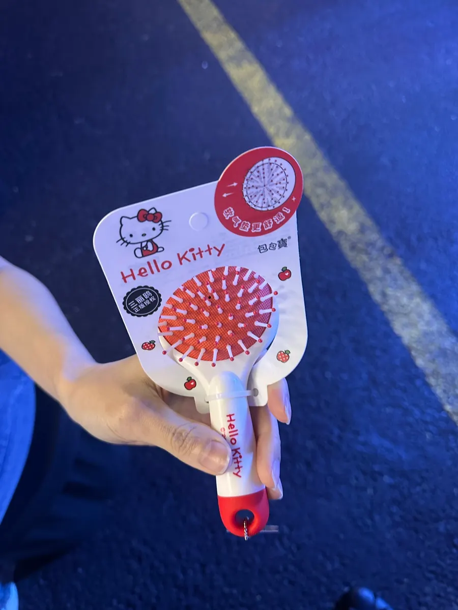 Hairbrush won from the claw machine in two tries