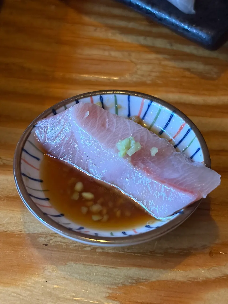 광어 연어 문어 돔이 담긴 숙성회 한 접시