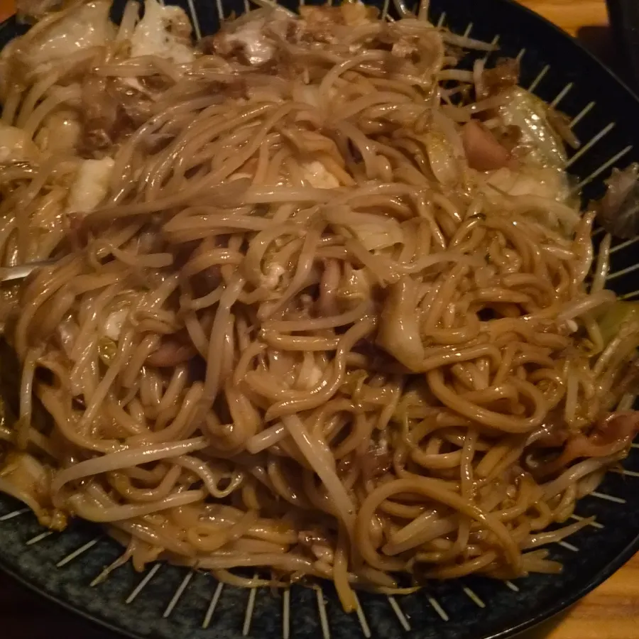 면 양이 넉넉한 야끼소바 19,000원