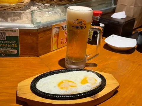 Complimentary fried egg served on a hot plate