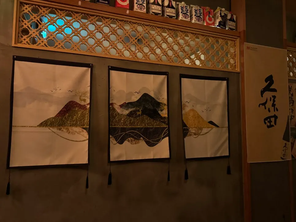 Regular seating with a three-panel mountain scroll painting