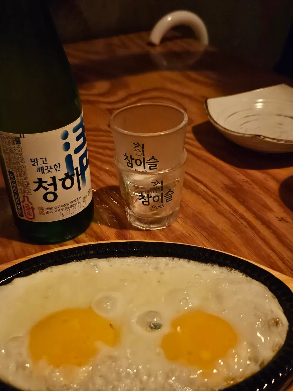 Complimentary fried egg served on a hot plate