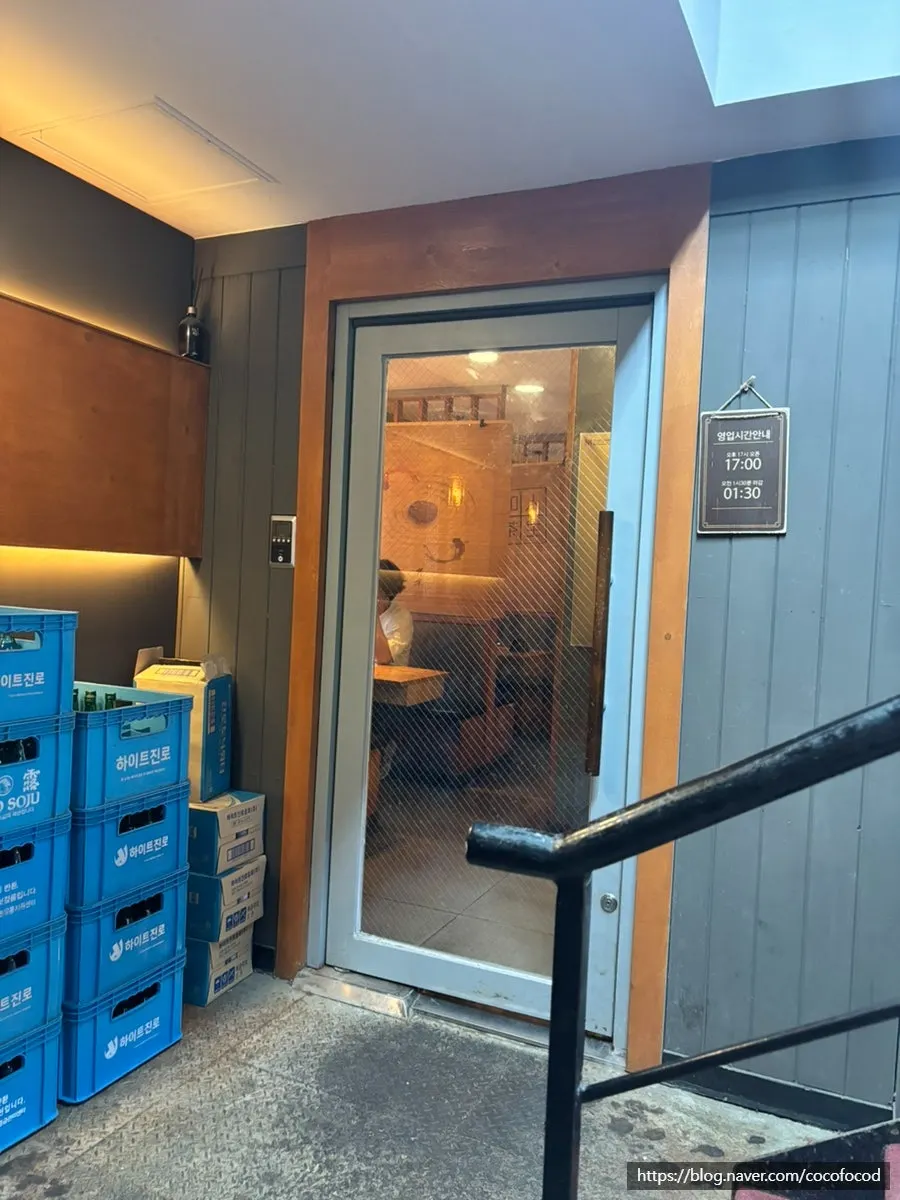 Pintu masuk kedai Robatayaki Sodam di tingkat 2