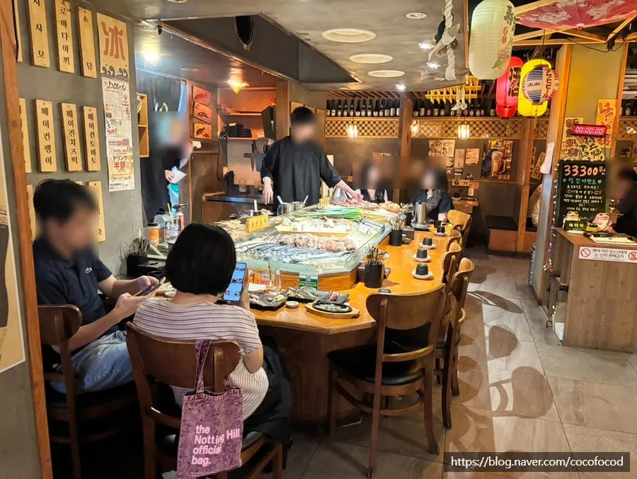 Kaunter dachi tempat boleh tengok ikan dan sate digril