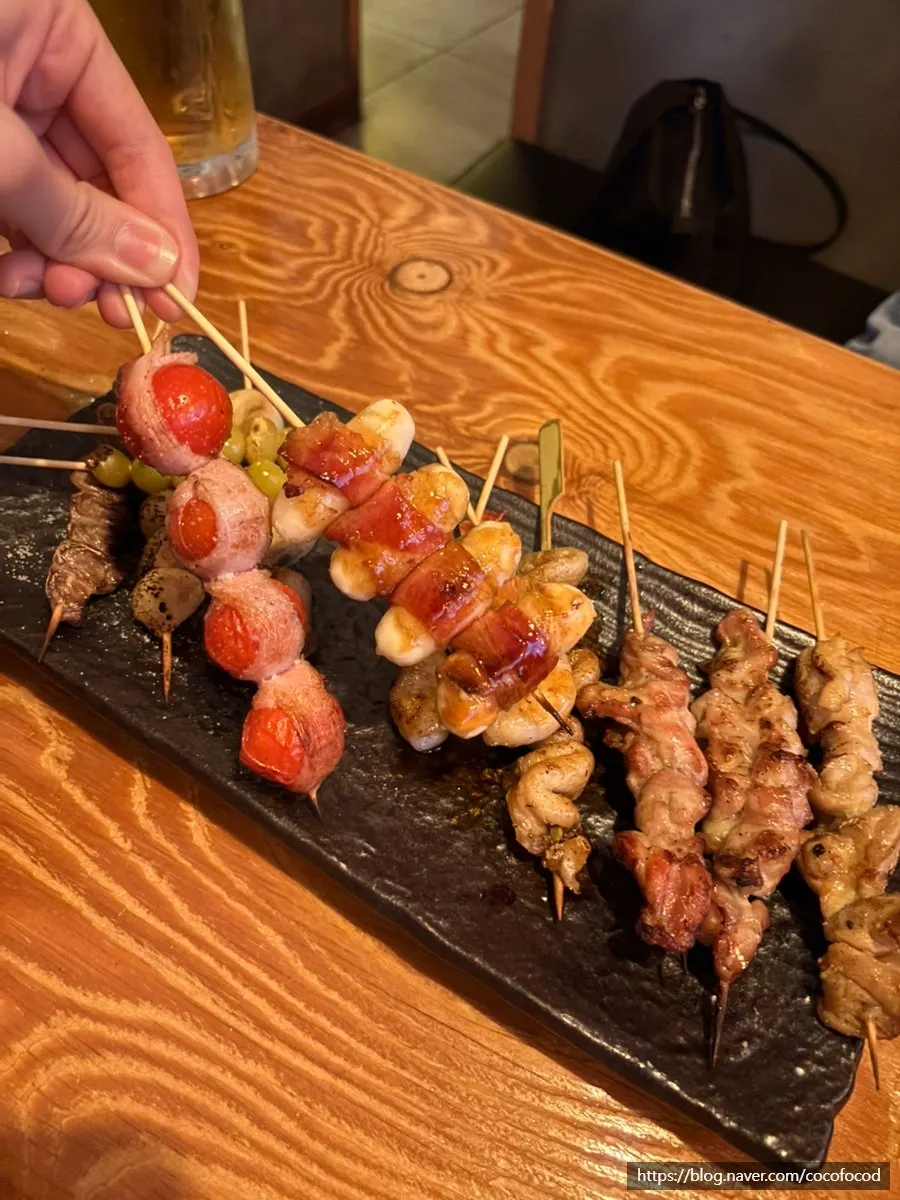 Pinggan sate dengan bawang putih dan cendawan