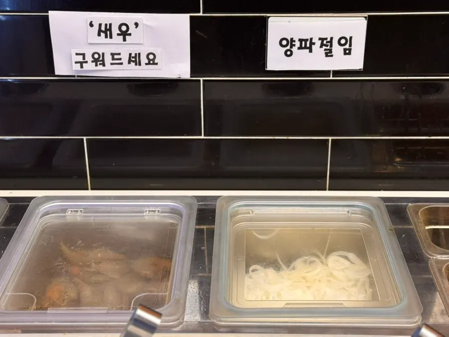 소주와 생맥주가 놓인 테이블