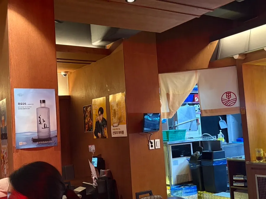 Table at Monthly Beer Guro branch, open late into the night