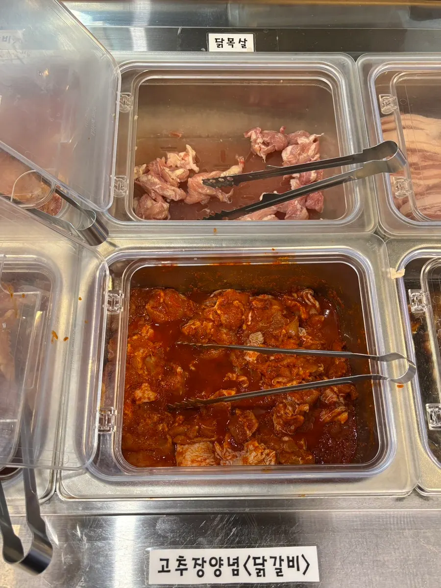 Seasoned dakgalbi and pork rib section