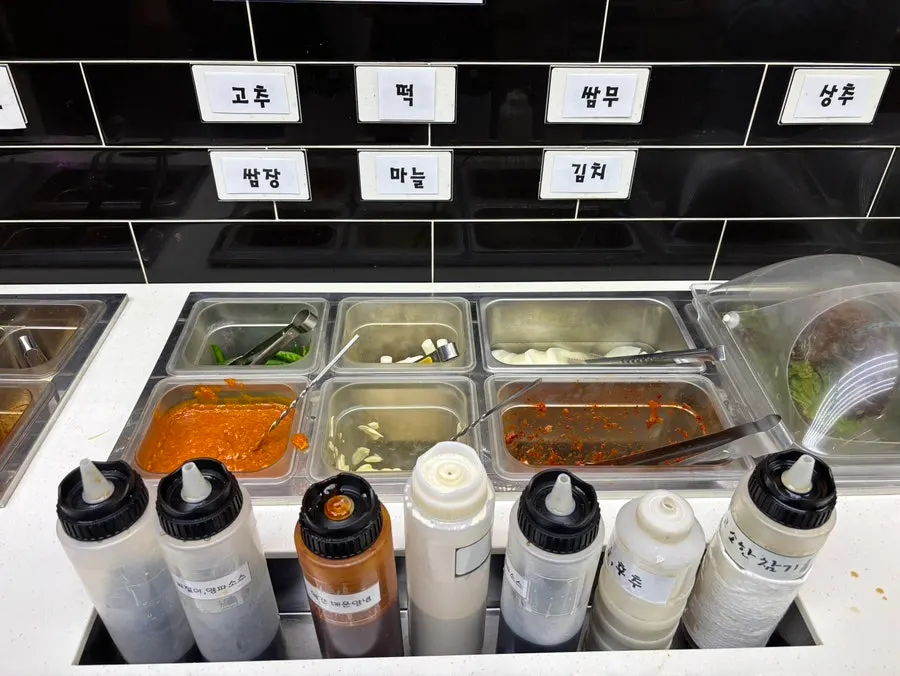 Self-serve vegetable and mushroom side dish station