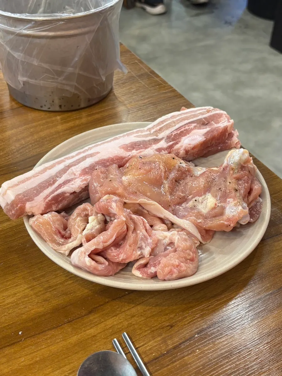 Plate of pork belly and chicken thigh, plain meat