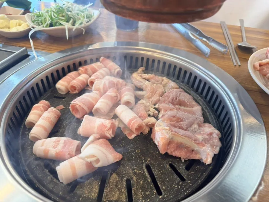 Thin-sliced pork belly on the grill