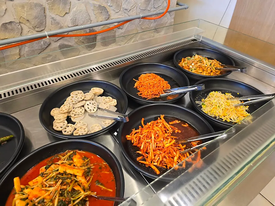 Guigo side dishes including altari kimchi and seasonal namul