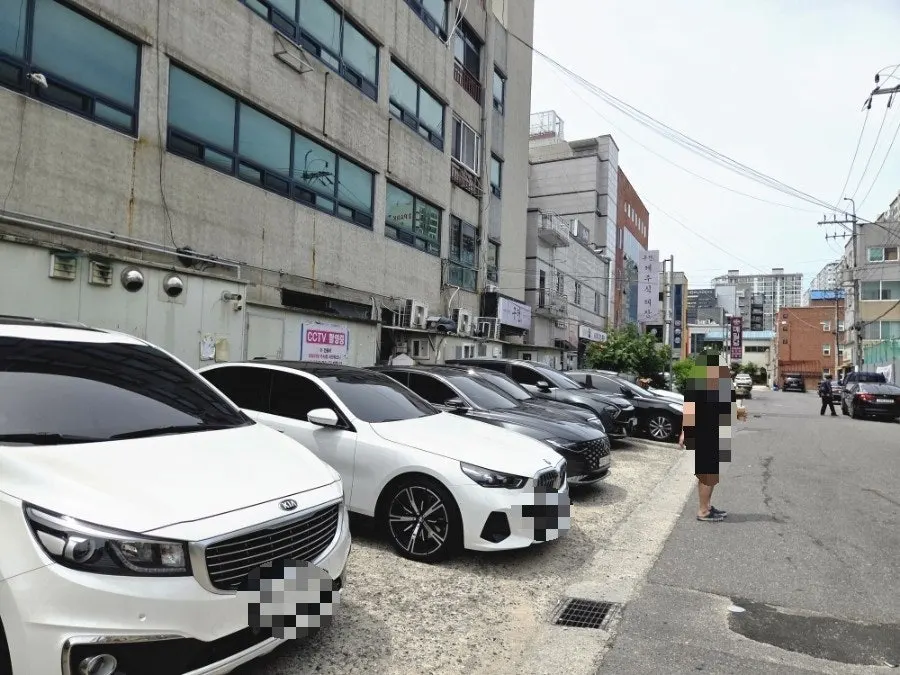 Street near Jeoncheolwu intersection in Yongbong-dong around Gujeon Gukbap