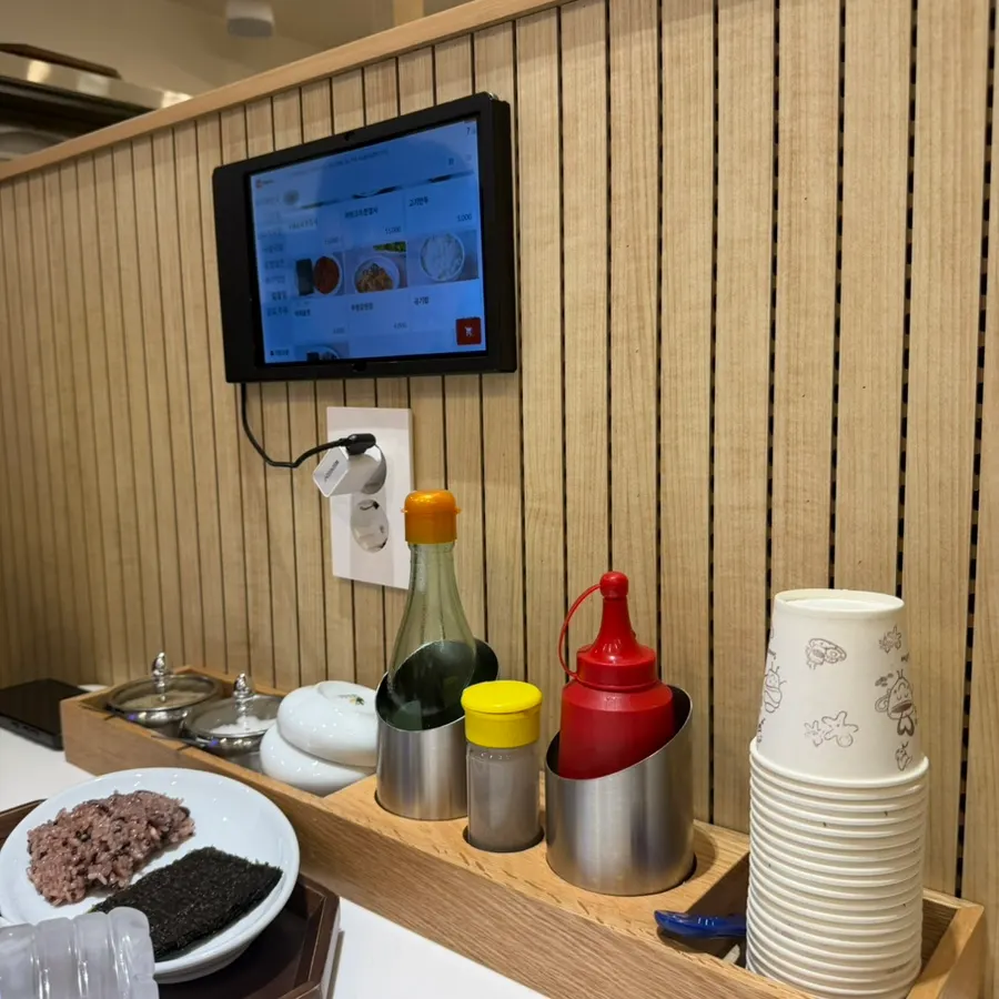 구전찬간에서 담아온 반찬 한상