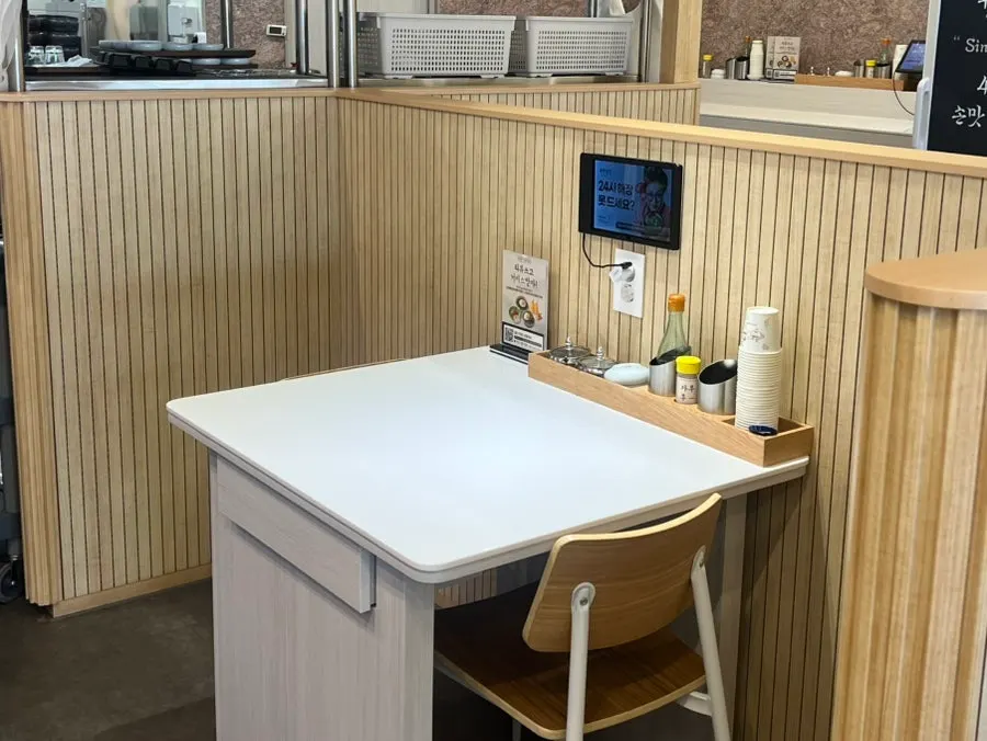 Interior seating at Gujeon Gukbap Yongbong Main Branch