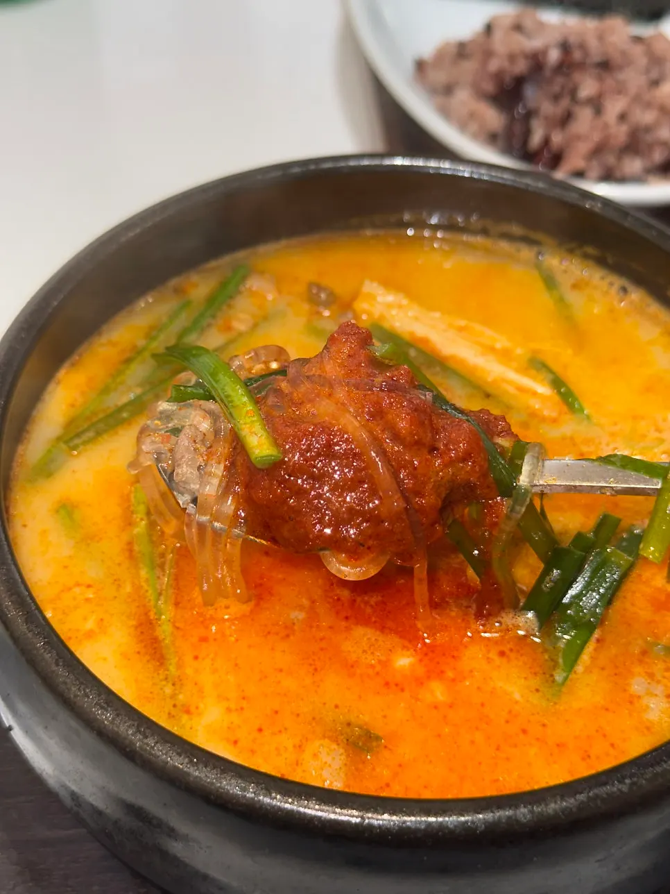 A bowl of spicy lean-meat gukbap