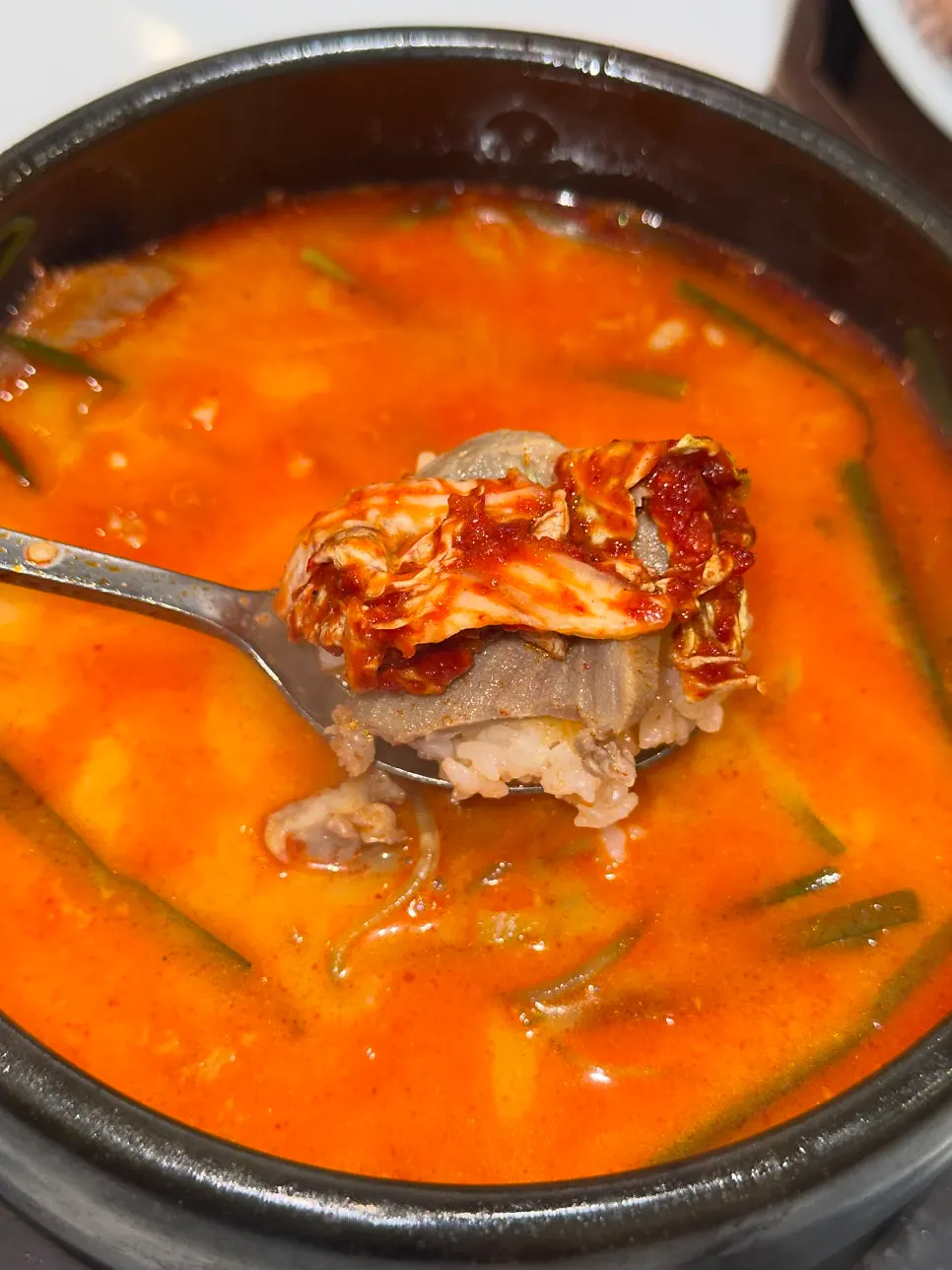 Spicy lean-meat gukbap turned red after stirring in the chili paste