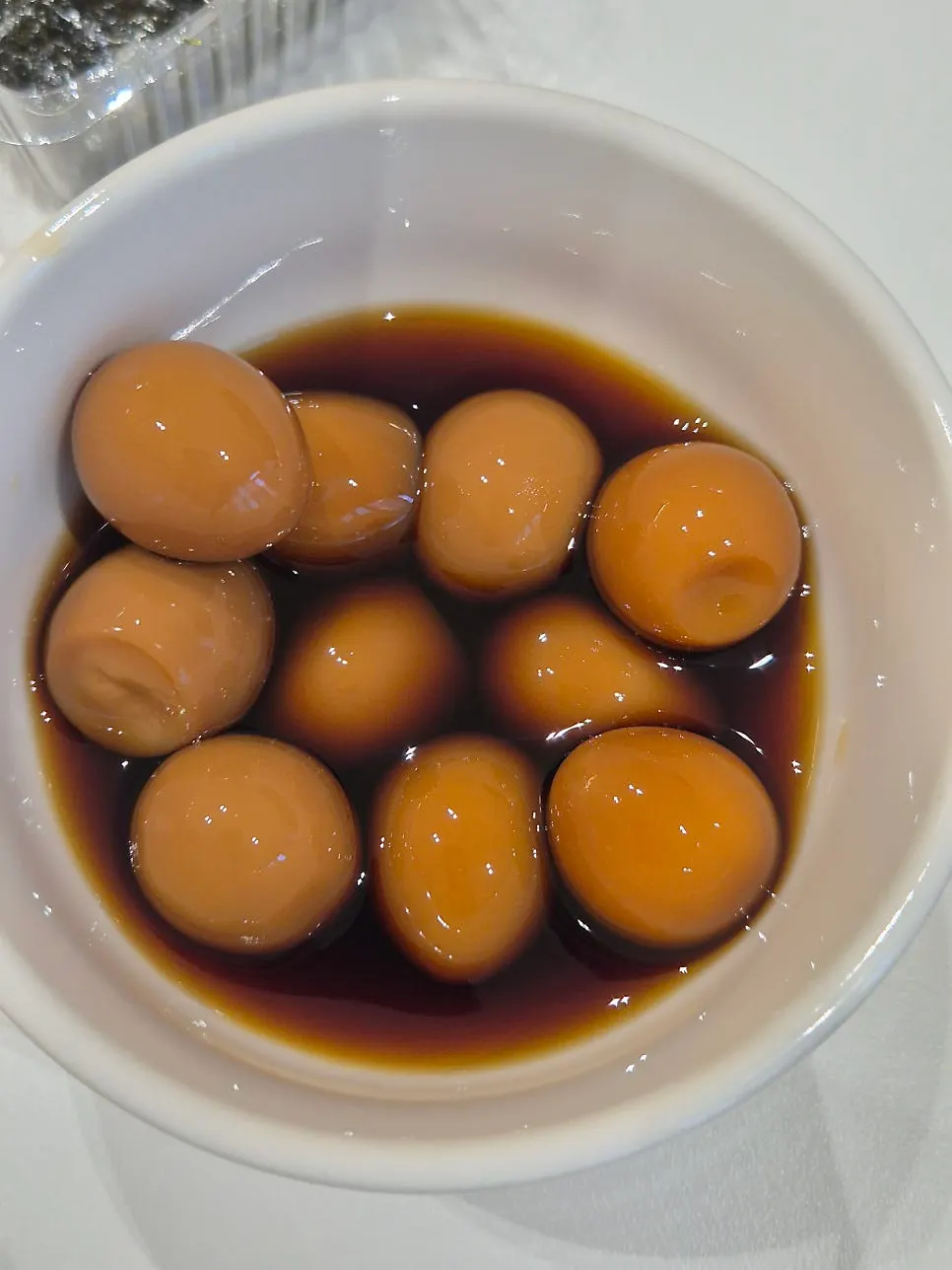 간장에 조려진 메추리알조림