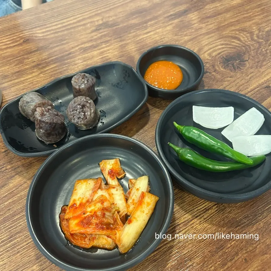 Spacious interior of Gukbabi-ga Bucheon Main Branch with many tables