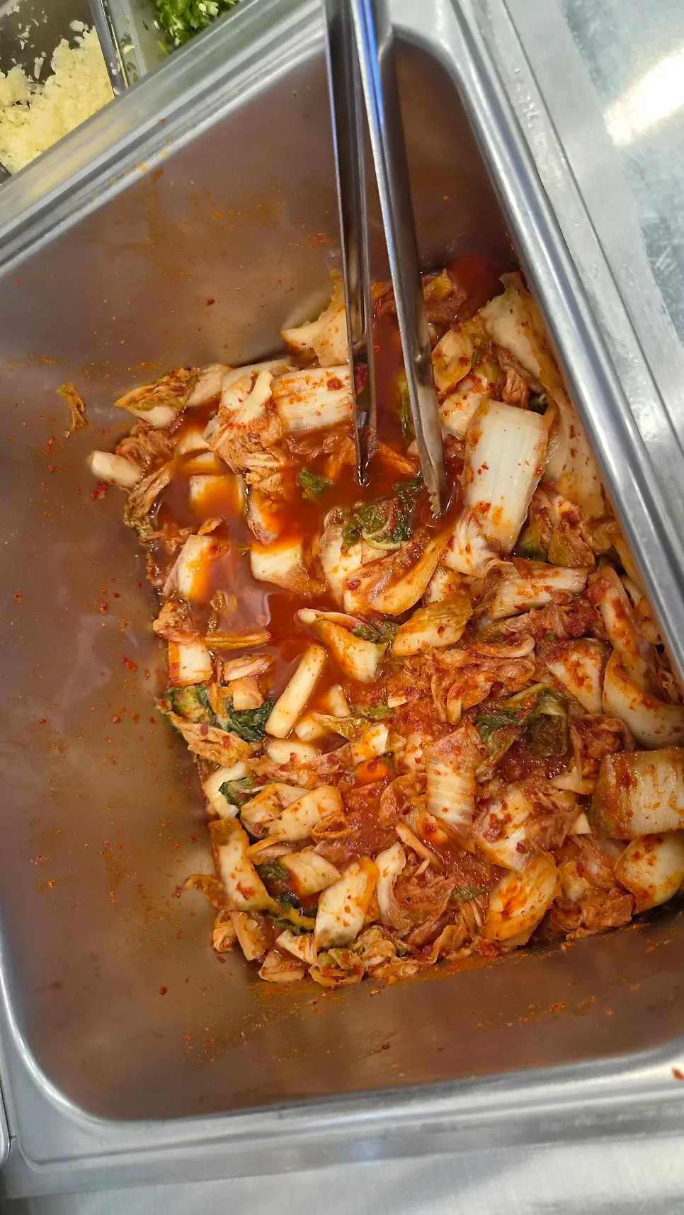 셀프바에서 담아 온 순대 접시