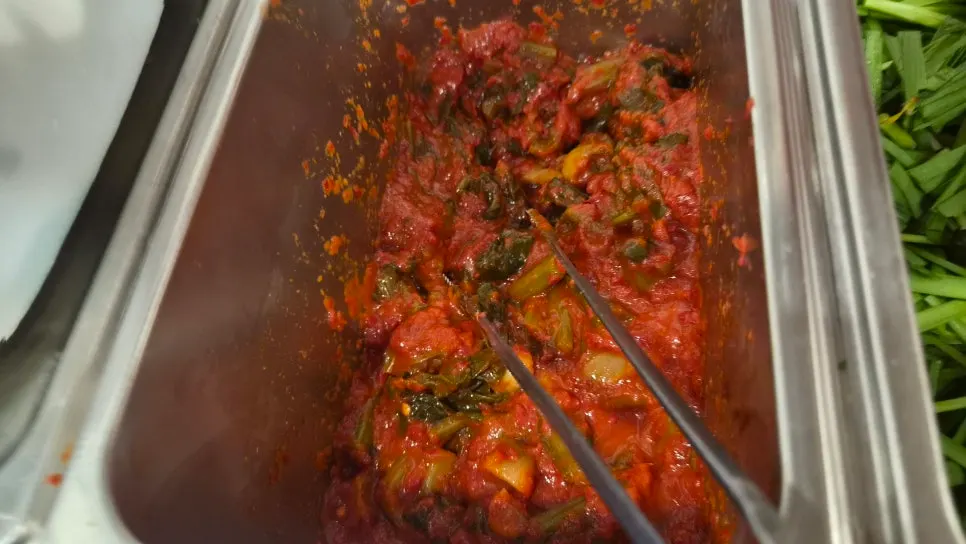 조금씩 담아 온 순대와 국밥