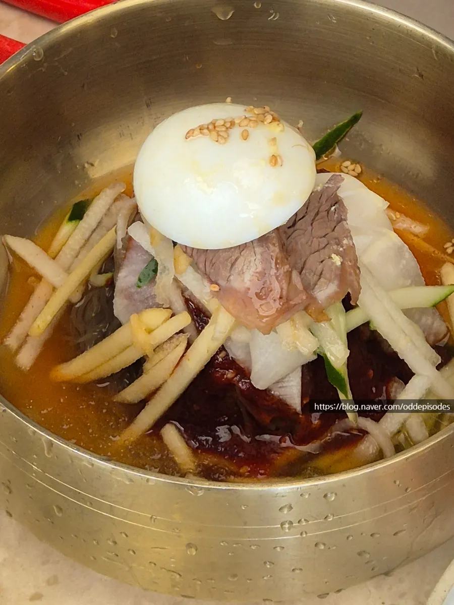 Hot pot rice with water poured in to make scorched rice