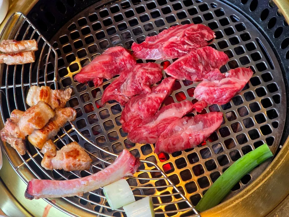 마블링이 촘촘한 한우생갈빗살 생고기
