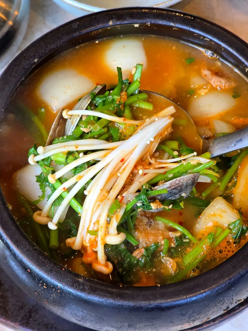 밥과 함께 먹는 꽃게 해물 된장찌개
